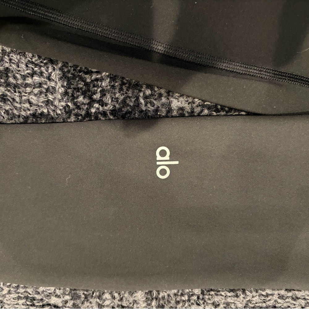 ALO Yoga 7/8 High-Waist Airlift Leggings - Picture 6 of 6